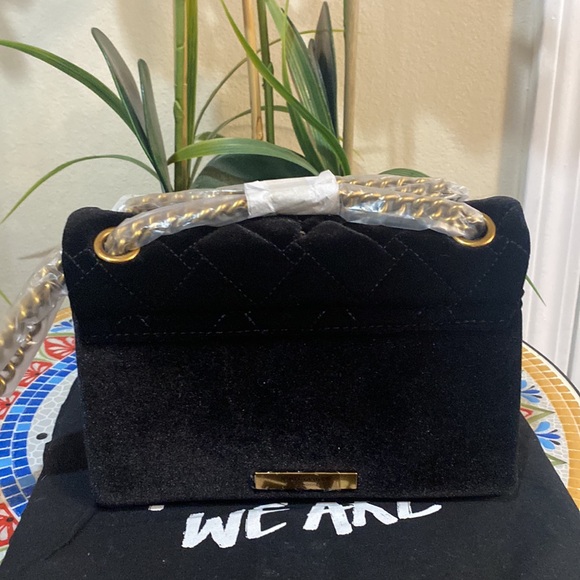 Mini Kensington Eye Quilted Velvet Crossbody Bag
Kurt Geiger London - Picture 7 of 12